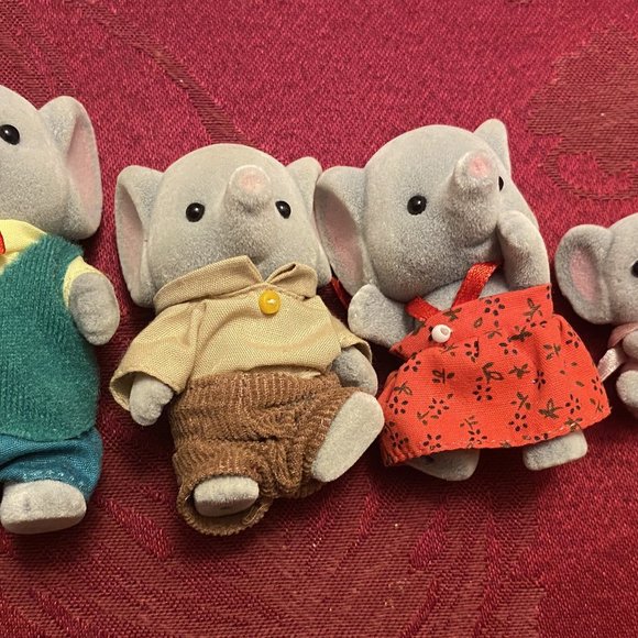 Calico Critters Sylvanian Families Ellwoods Elephant Family - Picture 1 of 5